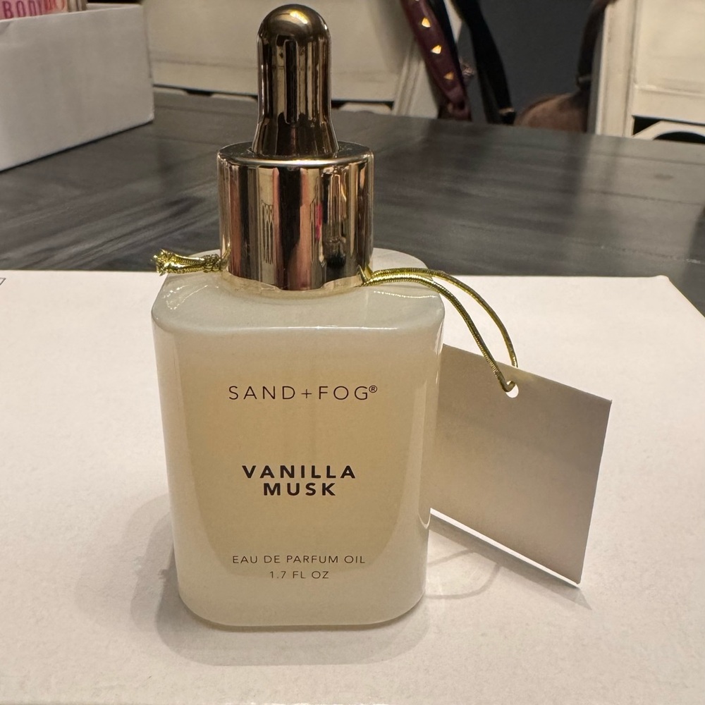 Sand + Fog Vanilla Musk Eau de Parfum Oil dropper. NWT